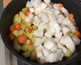 Une image de l'étape 8 de Pommes de terre, carottes et navets marteaux fruités.