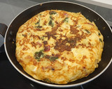Foto del paso 7 de la receta: Tortilla de verduras de temporada
