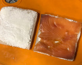 Foto del paso 3 de la receta: Canapés de salmón y surimi