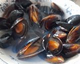 Foto del paso 1 de la receta: Patatas guisadas con mejillones