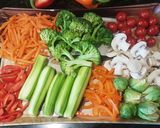 عکس مرحله 1 از دستور خوراک مرغ و سبزیجات با سس تریاکی