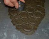 Foto del paso 11 de la receta: “Trampantojo Galletas OREO” de Aceitunas negras, crema de queso y pimentón