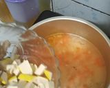 Foto langkah ke 2 dari resep Soup tahu udang.