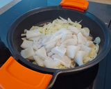 Foto del paso 3 de la receta: Sepia encebollada con bacon