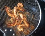 Foto langkah ke 7 dari resep Udang Goreng Sambal Embe.