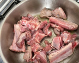 Foto del paso 2 de la receta: Arroz meloso con costilla y alcachofas