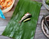 Foto langkah ke 4 dari resep Pepes Ikan Otek Mangga Muda.