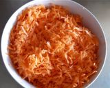 A picture of step 1 of Gajar Halwa.