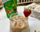 Foto langkah ke 7 dari resep Strawberry matcha latte.