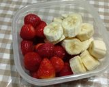 Foto langkah ke 1 dari resep Smoothies Banana Strawberry.