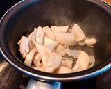 Hình bước làm 2 của món 🌱 Nấm Kho Dứa Chay (Vegan)
