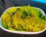 A picture of step 4 of Kacha papaiya nu chhin / raw paw paw stir-fry.