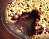 A picture of step 7 of Cherry Crumble Pie.