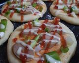 Foto langkah ke 6 dari resep Mini Pizza.