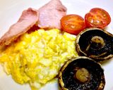 A picture of step 4 of Scrambled Eggs.