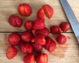 A picture of step 1 of Balsamic strawberries 🍓.