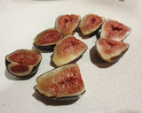 Foto del paso 2 de la receta: Canapé de higos, mozzarella y jamón