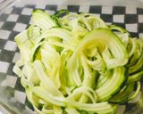 Foto del paso 2 de la receta: Nido de Espaguetis de Zucchini con Compota de Tomate Saludable 🍅