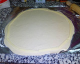 Foto del paso 17 de la receta: Pizza casera con borde de queso (de jamón) - no más masa pegada✋