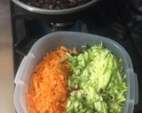 Foto del paso 2 de la receta: Budín con hojas de remolacha y hortalizas