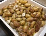 Une image de l'étape 10 de Pommes grenailles au thym, ail et romarin.