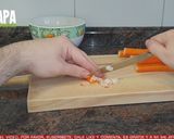 Foto del paso 2 de la receta: Sándwich de surimi con mayonesa de curry casera