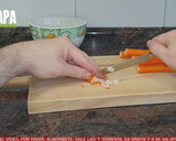 Foto del paso 2 de la receta: Sándwich de surimi con mayonesa de curry casera
