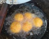 Foto langkah ke 8 dari resep Kroket Kentang isi Keju.