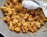 A picture of step 4 of Lauki Masala.