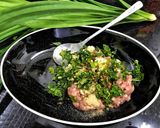Hình bước làm 2 của món Thịt nướng rau thơm