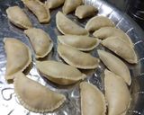 मावा गुझिया (mawa gujiya recipe in Hindi) रेसिपी चरण 3 फोटो