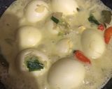 Foto langkah ke 1 dari resep Telur kuah santan kuning.