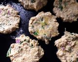 A picture of step 4 of Chana dal tikki.