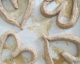 Foto langkah ke 8 dari resep Almonds Flaky Heart Shaped Bread #pr_tirotiii.