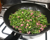 Foto del paso 5 de la receta: Judía verde salteada con ajo y taquitos de jamón