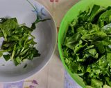 Foto del passaggio 2 della ricetta Insalata di spinaci freschi