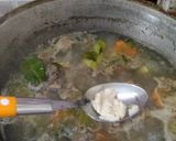 Foto langkah ke 3 dari resep Sup Daging Bertulang.