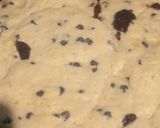 Foto del paso 4 de la receta: Galleta sorpresa con chips de chocolate
