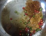 รูปขั้นตอนการทำที่ 1 ของ ยำขนมจีนปลาทูหมูสับ