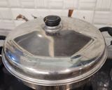 A picture of step 9 of Suji Thattu idli.