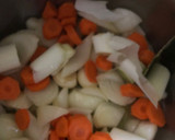 Foto del paso 4 de la receta: Muslos de pollo en salsa a la criolla
