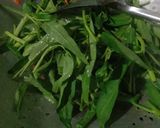 Foto langkah ke 3 dari resep Tumis kangkung saos tiram.