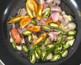 Foto langkah ke 2 dari resep Oseng Cumi Cabe Ijo.