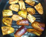 Foto langkah ke 2 dari resep Terong Bakar Kemangi.