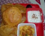 A picture of step 3 of Gujrati masala puri with aloo sabji.