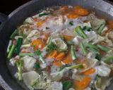 Foto langkah ke 5 dari resep Sayur Sop Ayam Sederhana.