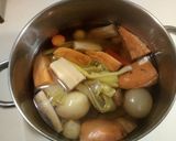 Une image de l'étape 1 de Soupe de légumes au curry.