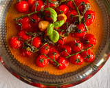 Foto del paso 3 de la receta: Tomatitos cherry en rama confitados