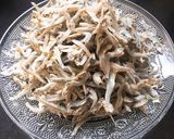 Hình bước làm 1 của món Khô Cá cơm sốt bơ tỏi