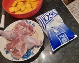 Són sült csirkecomb, sütőben sült krumpli, ubi salátával recept fázis 2 fotója